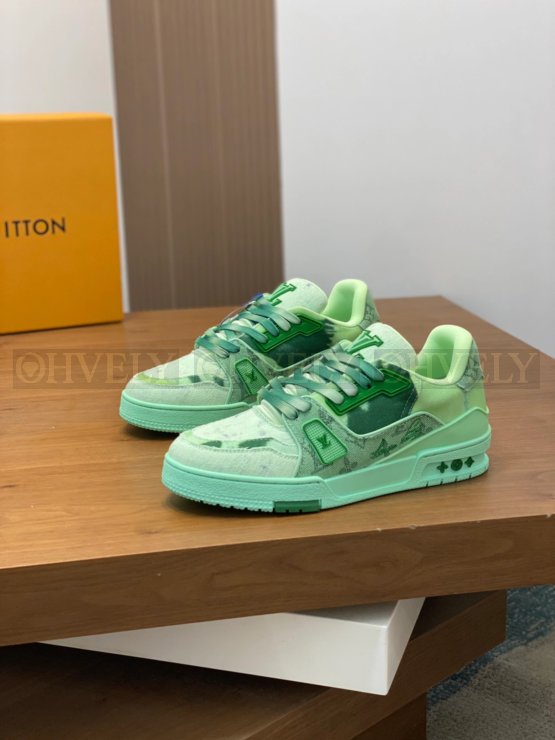 루이비통 트레이너 스니커즈 그린