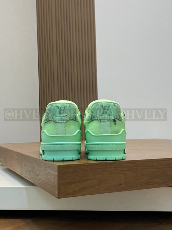 루이비통 트레이너 스니커즈 그린