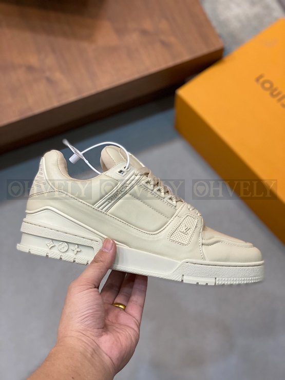 루이비통 트레이너 스니커즈