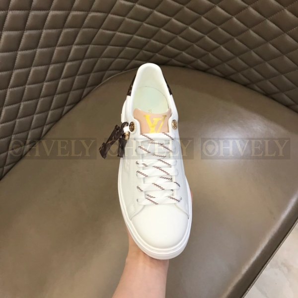 루이비통 타임 아웃 키링 스니커즈