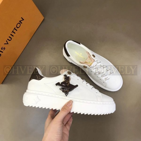 루이비통 타임 아웃 키링 스니커즈