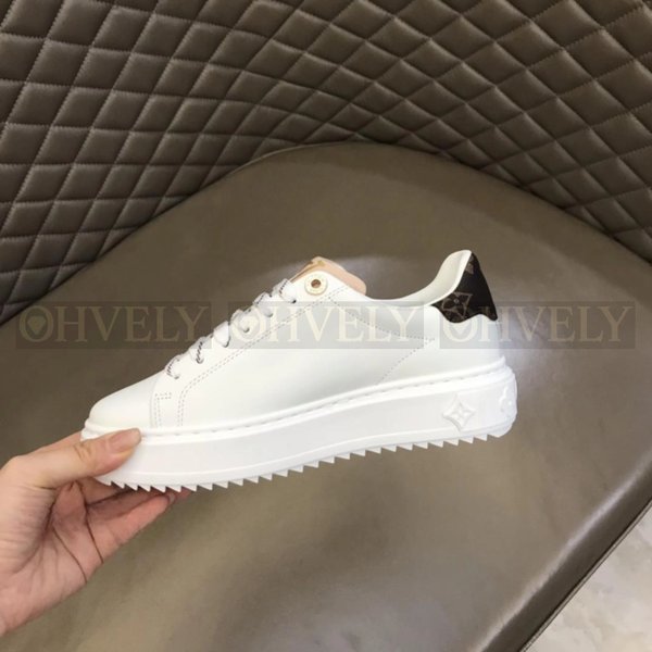 루이비통 타임 아웃 키링 스니커즈