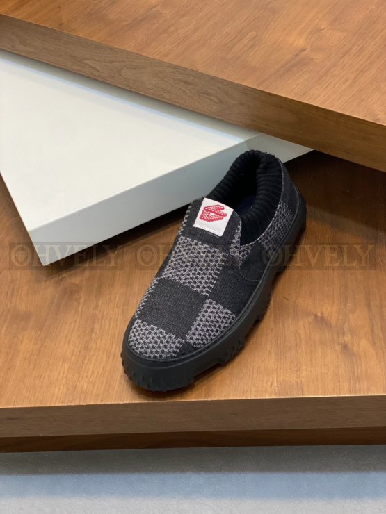루이비통 스페이스 랜더 슬립온 블랙