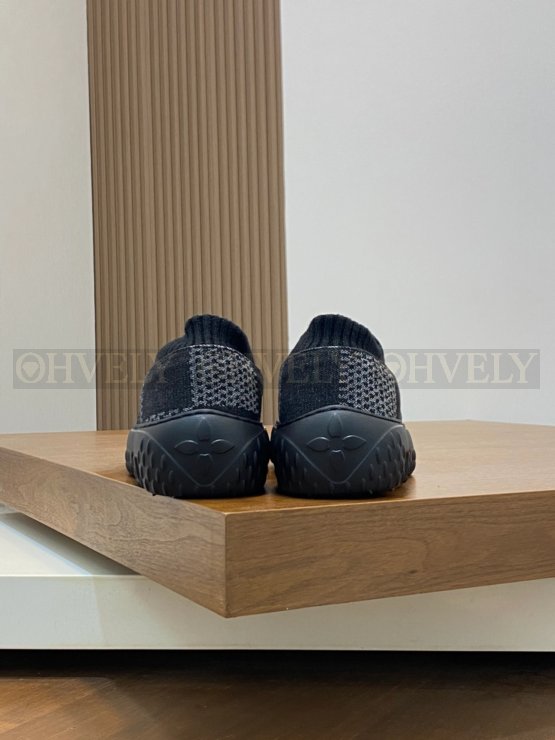 루이비통 스페이스 랜더 슬립온 블랙