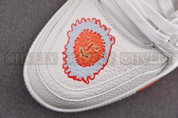 루이비통 x 야요이 쿠사마 LV 트레이너 스니커즈 화이트