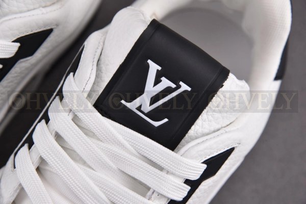 루이비통 x 야요이 쿠사마 LV 트레이너 스니커즈