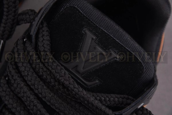 루이비통 LV 트레이너 맥시 스니커즈 스웨이드