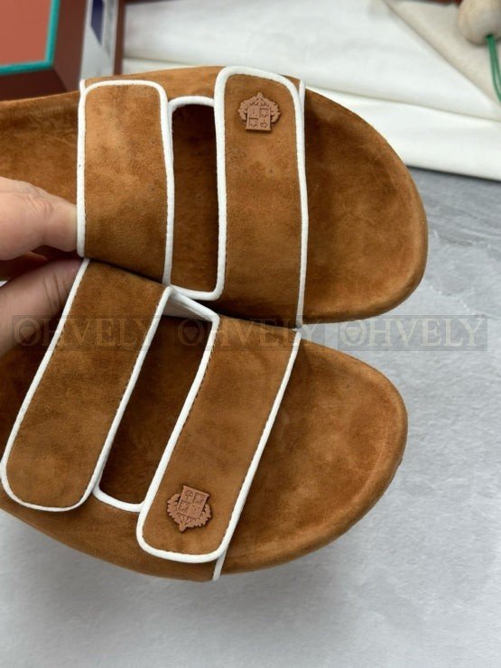 로로피아나 와이키키 슬립온 브라운