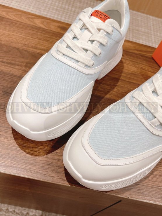 에르메스 기가 스니커즈 스카이