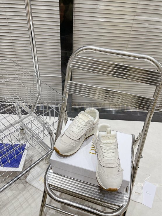 디올 C'est 에크루 스니커즈