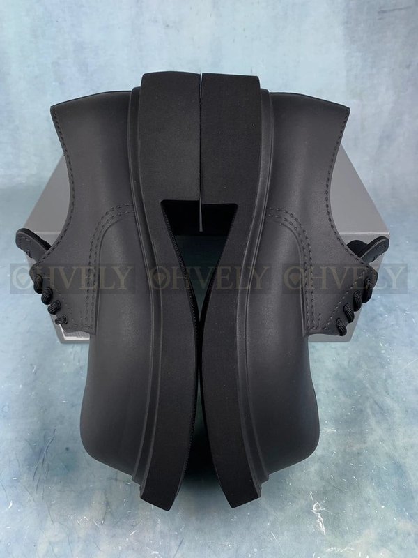 발렌시아가 스테로이드 더비 블랙