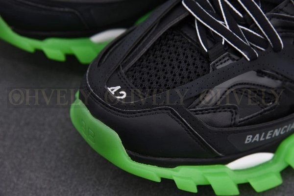 발렌시아가 트랙 블랙 글로우 인 더 다크 스니커즈