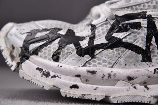 발렌시아가 러너 그래피티 화이트 스니커즈