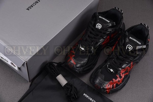 발렌시아가 러너 그래피티 블랙 스니커즈