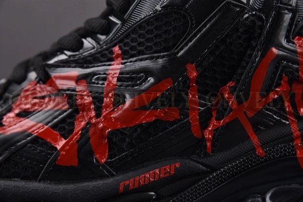 발렌시아가 러너 그래피티 블랙 스니커즈