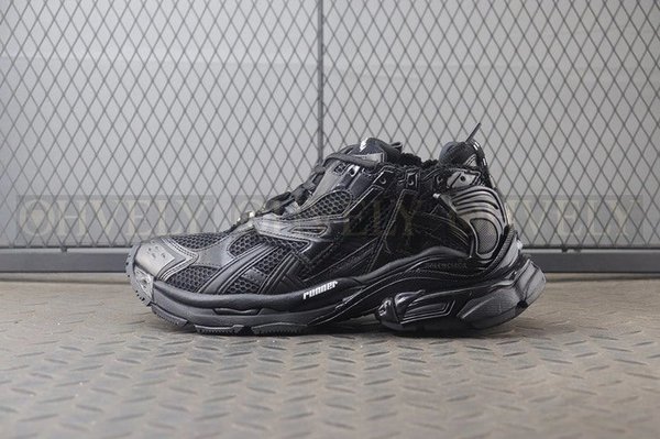 발렌시아가 러너 7 블랙 스니커즈