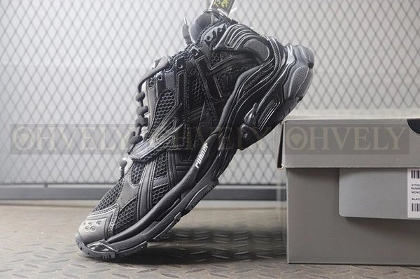 발렌시아가 러너 7 블랙 스니커즈