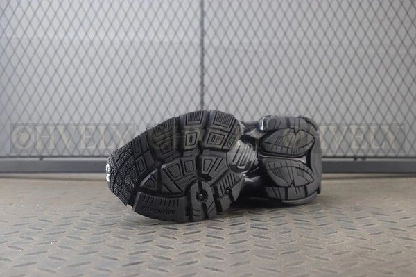 발렌시아가 러너 7 블랙 스니커즈