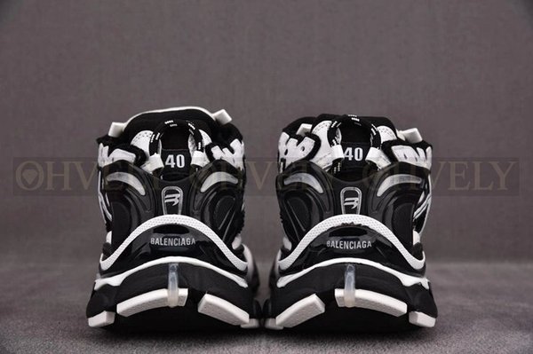 발렌시아가 러너 7 스니커즈 블랙 화이트