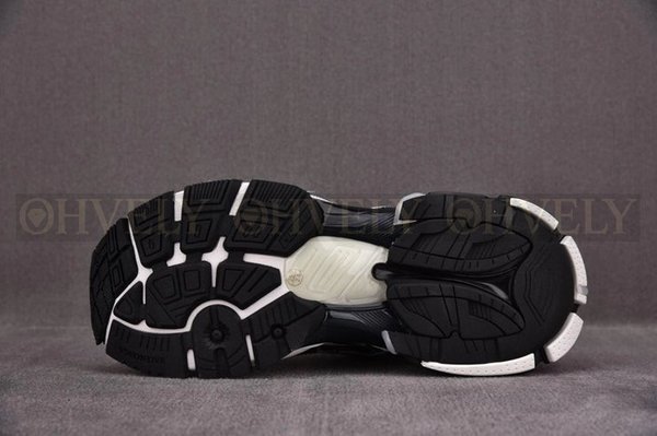 발렌시아가 러너 7 스니커즈 블랙 화이트