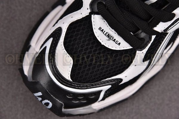 발렌시아가 러너 7 스니커즈 블랙 화이트