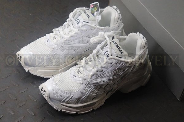 발렌시아가 러너 7 화이트 스니커즈