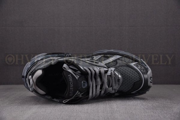 발렌시아가 러너 7 다크 그레이 스니커즈