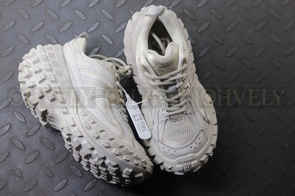 발렌시아가 바운서 베이지 스니커즈