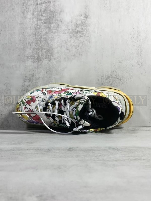 발렌시아가 x 구찌 해커 프로젝트 트리플 S 스니커즈 멀티컬러 레더 플로라 프린트 아이보리