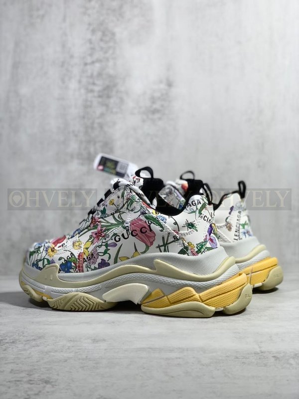 발렌시아가 x 구찌 해커 프로젝트 트리플 S 스니커즈 멀티컬러 레더 플로라 프린트 아이보리