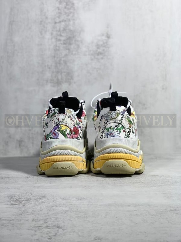 발렌시아가 x 구찌 해커 프로젝트 트리플 S 스니커즈 멀티컬러 레더 플로라 프린트 아이보리
