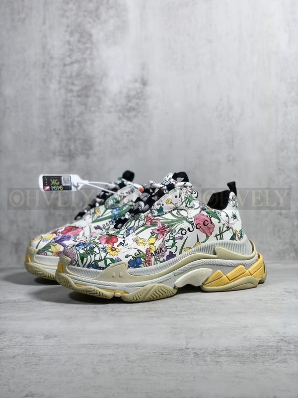 발렌시아가 x 구찌 해커 프로젝트 트리플 S 스니커즈 멀티컬러 레더 플로라 프린트 아이보리