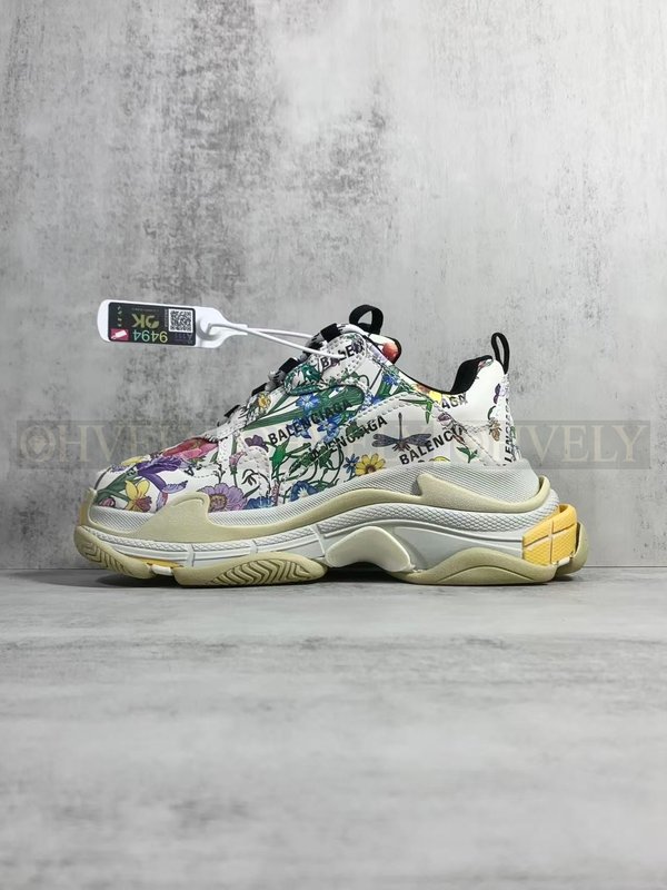 발렌시아가 x 구찌 해커 프로젝트 트리플 S 스니커즈 멀티컬러 레더 플로라 프린트 아이보리