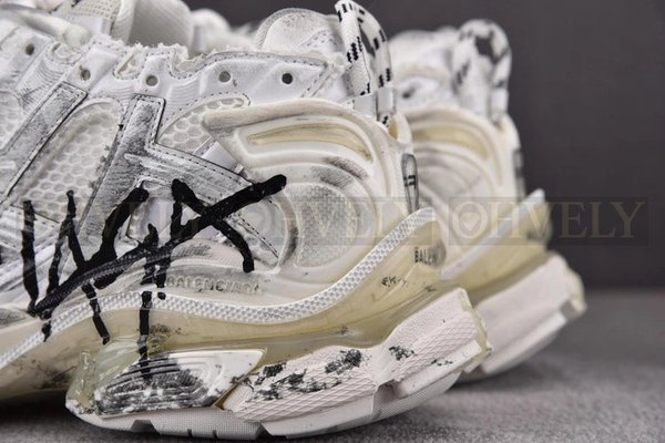 발렌시아가 러너 그래피티 스니커즈 화이트