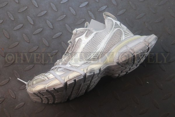 발렌시아가 3XL 에그쉘 스니커즈