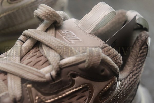 발렌시아가 3XL 에그쉘 스니커즈