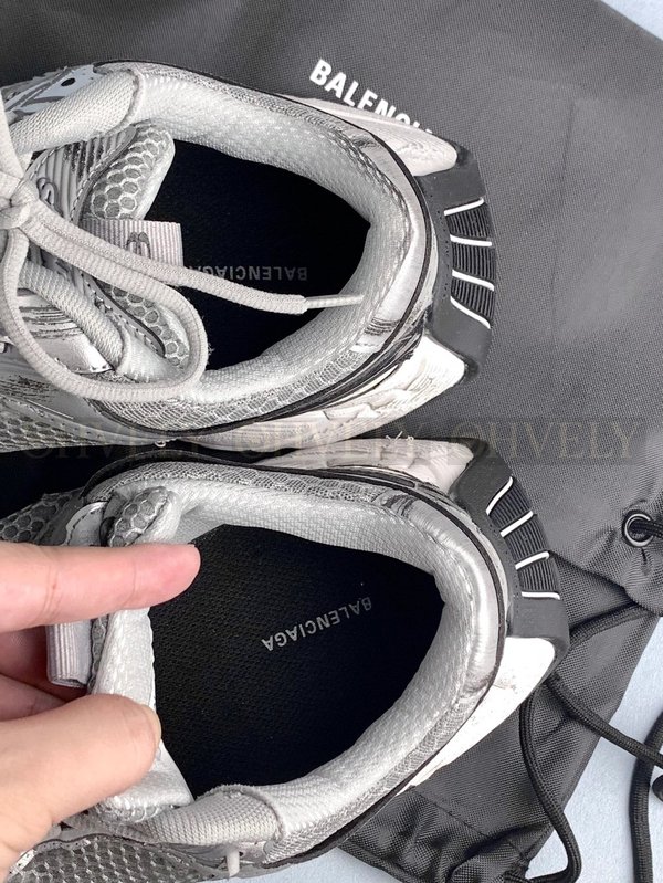 발렌시아가 스테이플러 스니커즈 실버 그레이