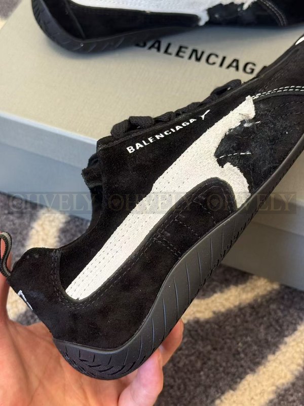 발렌시아가 x 푸마 스피드캣 스웨이드 블랙 화이트