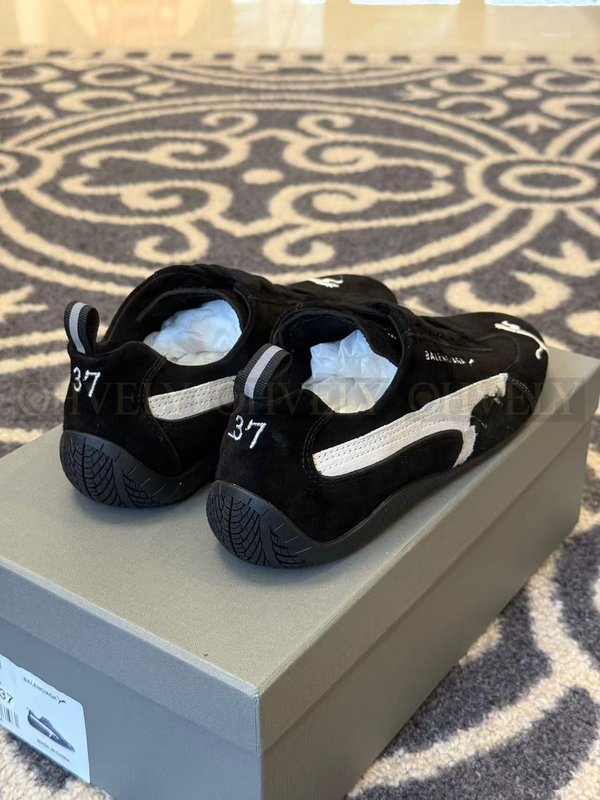 발렌시아가 x 푸마 스피드캣 스웨이드 블랙 화이트