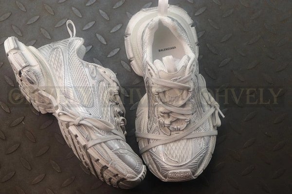 발렌시아가 3XL 라이트 베이지 스니커즈