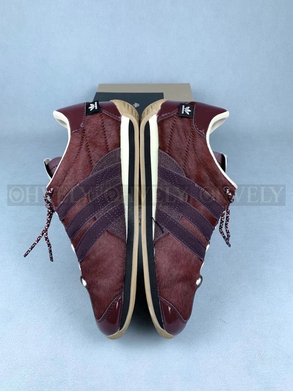 아디다스 x 송 포 더 뮤트 컨트리 OG 마룬 코어 블랙