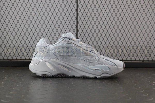 YEEZY 700 호스피탈 블루