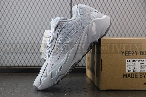 YEEZY 700 호스피탈 블루