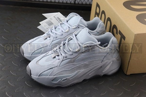 YEEZY 700 호스피탈 블루