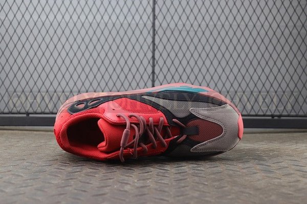 YEEZY 700 하이레스 레드