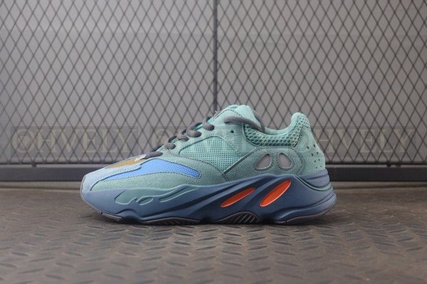 YEEZY 700 페디드 아주르
