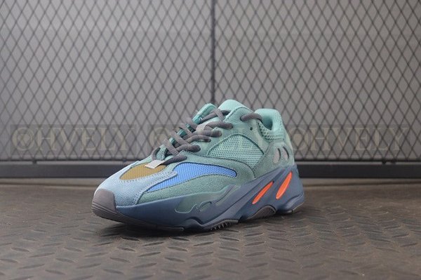 YEEZY 700 페디드 아주르