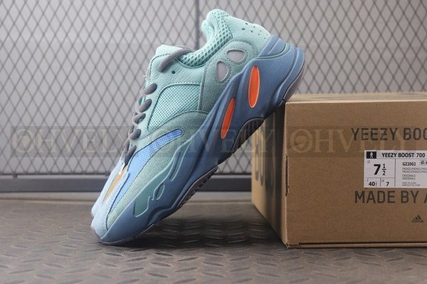 YEEZY 700 페디드 아주르