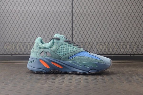 YEEZY 700 페디드 아주르