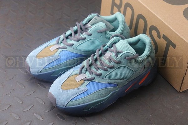 YEEZY 700 페디드 아주르